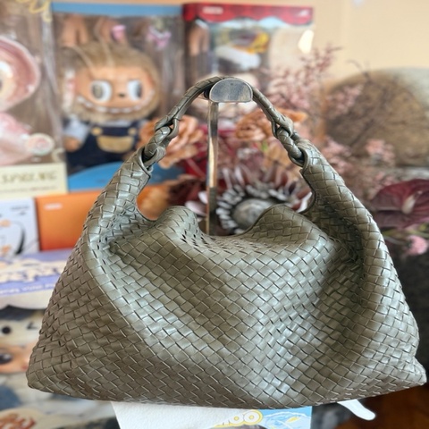 葆蝶家 Bottega Veneta 大號hobo 洞石綠色 有 底長36*26*15