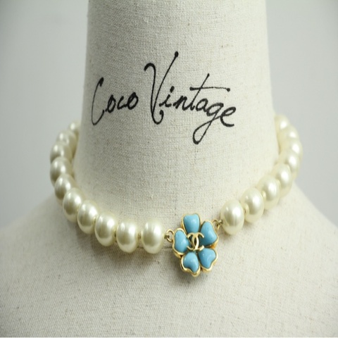Chanel Vintage 97P 琉璃粉藍色山茶花仿珍珠頸鏈