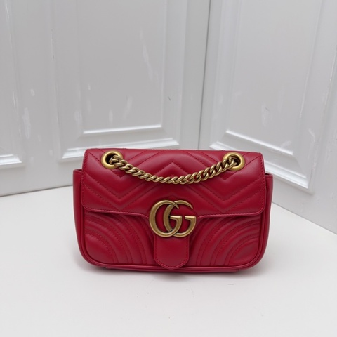 99新GUCCI 經典正紅色馬蒙22 復古金雙G五金 V型波浪絎縫牛皮 質感十足 可單肩可斜挎 節日約會通勤都出彩 喜慶又大氣 婚包首選之一~~尺寸:21*13*5 附件:說明書 