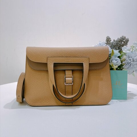 TW5011	Hermes 愛馬仕中號夏桑肩帶包包 Halzan 25 TC 4B Biscuit x S2 Trench x PHW Stamp U