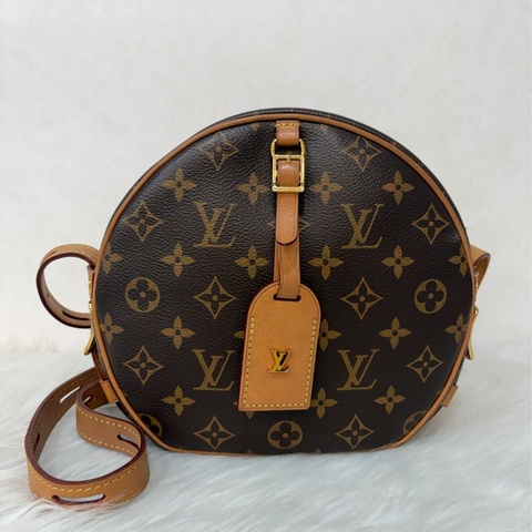 LV M52294經典BOITE CHAPEAU SOUPLE系列帆布 肩背包 斜背包