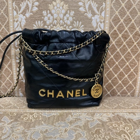 Chanel 黑牛皮霧金釦Mini22斜背包AS3980