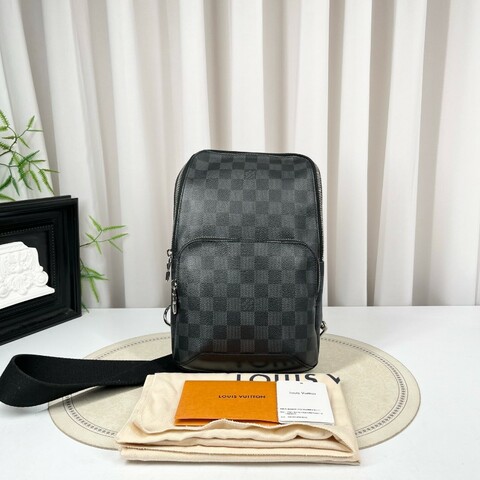 Louis Vuitton AVENUE 黑色棋盤格斜背包