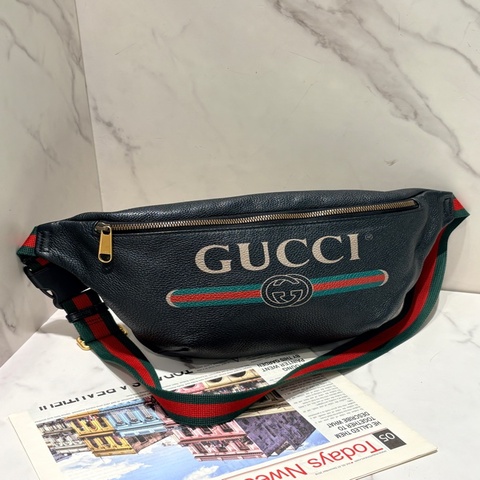Gucci 黑全皮 綠紅綠胸口包