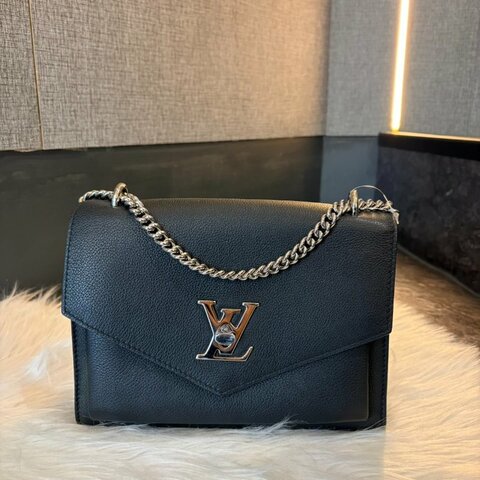 LV 牛皮轉釦翻蓋鏈包 黑色