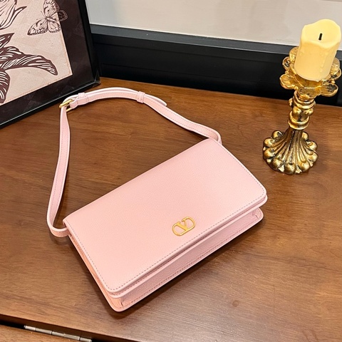 VALENTINO 粉掀蓋側肩包