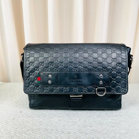GUCCI 黑色全皮壓紋郵差包斜背包