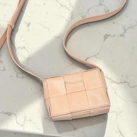 莉亞精品♡ BV 3*2 粉膚斜背包 二手美包