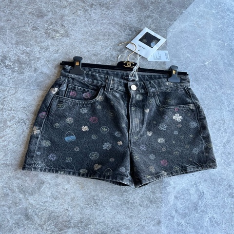 Chanel25B黑色钱币印花牛仔短裤fr36~~