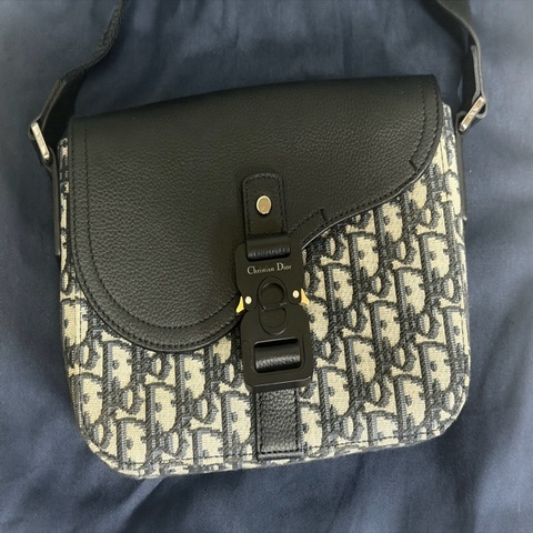 Dior Saddle 小型翻蓋郵差包