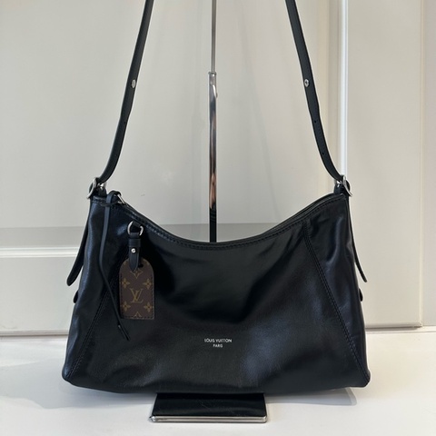 LOUIS VUITTON CarryAll East West LV Vibe 黑武士 黑色小羊皮肩背包 芯片款