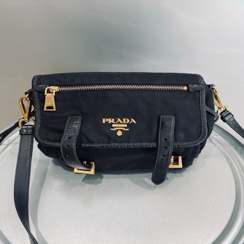 Prada邮差包 尼龙拼皮
