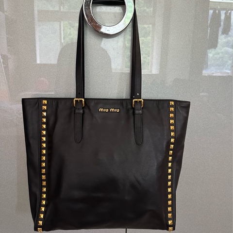 MIUMIU 托特黑色皮革肩背包