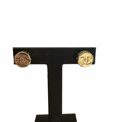 CHANEL金色雙C Logo鈕扣耳針