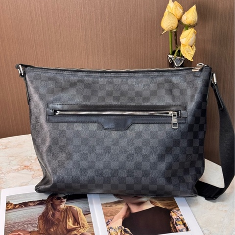 LV 黑棋盤格男士斜挎包 尺寸36*30*7.5cm