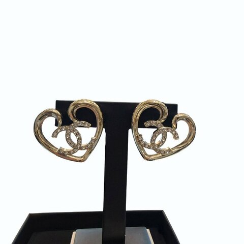 CHANEL金色愛心水鑽雙C耳針