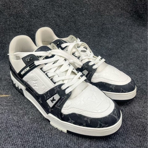 LOUIS VUITTON Trainer 熊貓 壓紋印花 低幫46碼