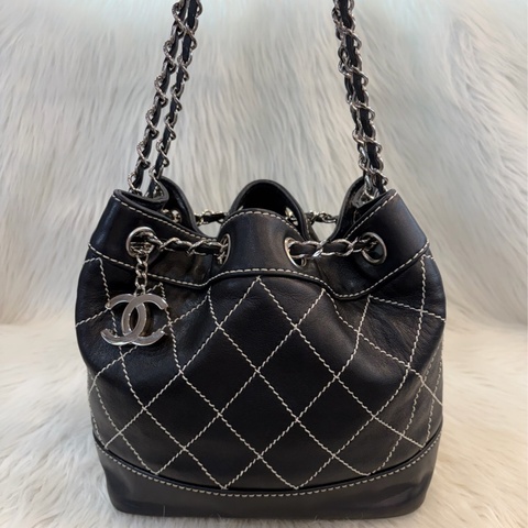 CHANEL 絕版 黑皮銀釦 菱格縫線 vintage 水桶包 肩背包