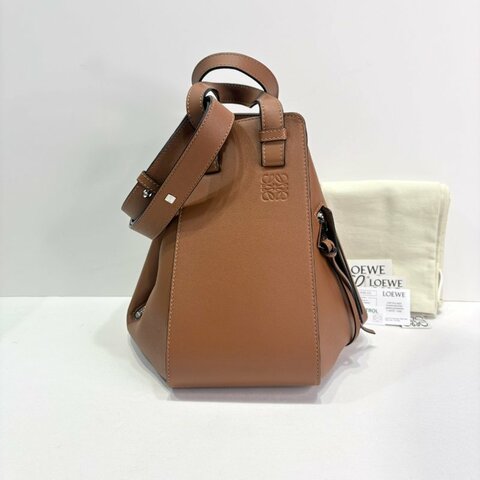 LOEWE Hammock中款小牛皮焦糖棕吊床包