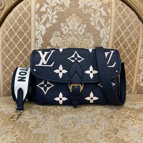 LV 藍拼奶茶牛皮金釦Diane肩斜背包M47161