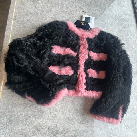 Chanel 21k黑粉皮草fr34~~