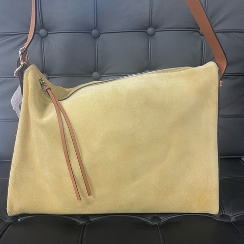 Loewe羅意威 berlingo麂皮大號全皮內里單肩斜挎包。