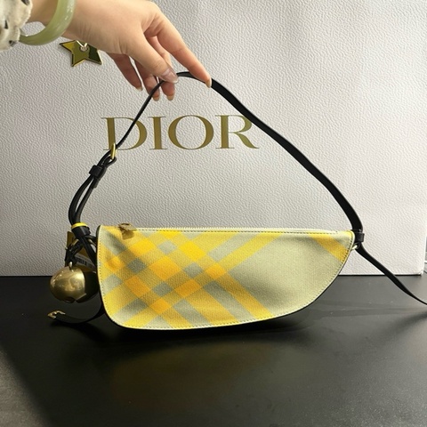 Burberry 巴寶莉 格紋鈴鐺包。