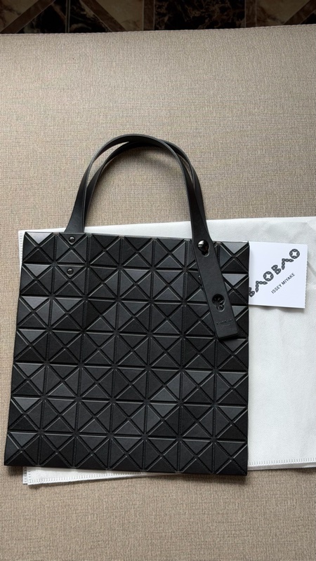 Issey miyake baobao 7*7 黑色霧面
