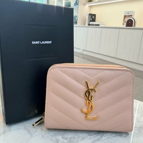 YSL 粉色魚子醬壓紋短夾