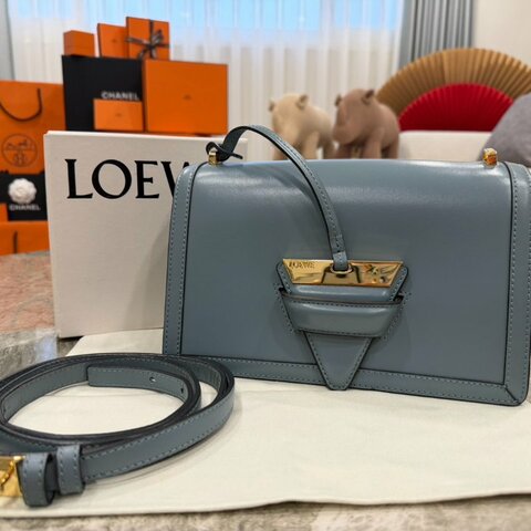 LOEWE Barcelona Medium灰藍牛皮全皮金三角釦翻蓋肩背包斜背包