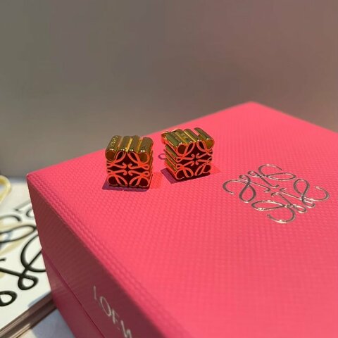 正品 LOEWE 羅威 Anagram Stud 花紋 鍍金紋針式耳環