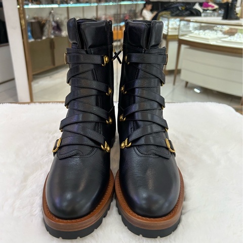 Dior 迪奧 女士黑色經典款金屬系帶馬丁靴 碼數36碼