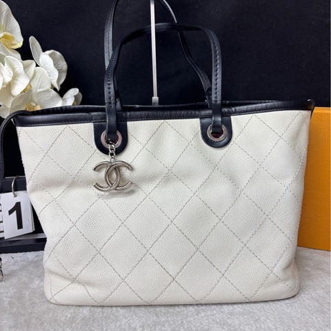 Chanel Shopping Fever Tote 黑白拼色 菱格紋 雙C掛飾 牛皮 手提款