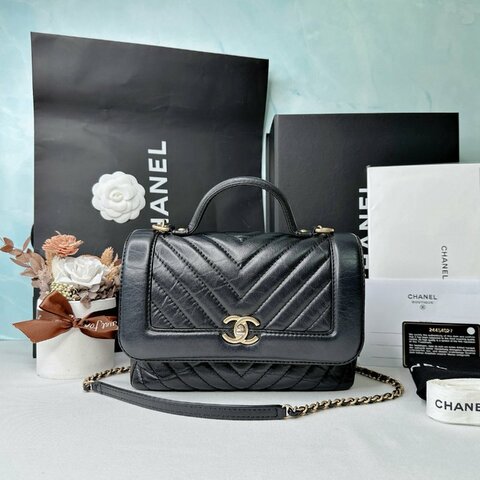 CHANEL 黑金羊山形紋鏈帶包