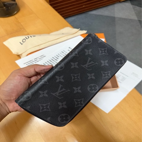 Lv黑色老花拉鍊長夾 （M62295）