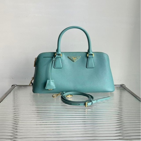 Prada / 普拉達 湖藍色十字紋牛皮貝殼包，尺寸：31×20