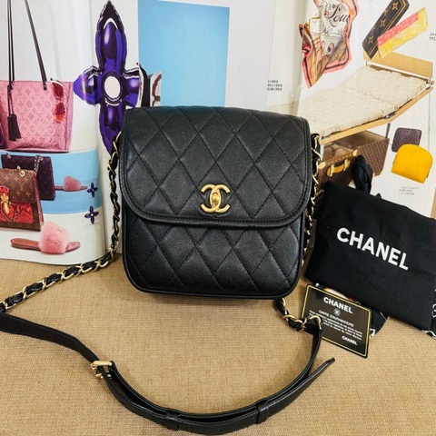 Chanel香奈兒荔枝牛皮黑金郵差包 肩背斜背包   包輕大容量