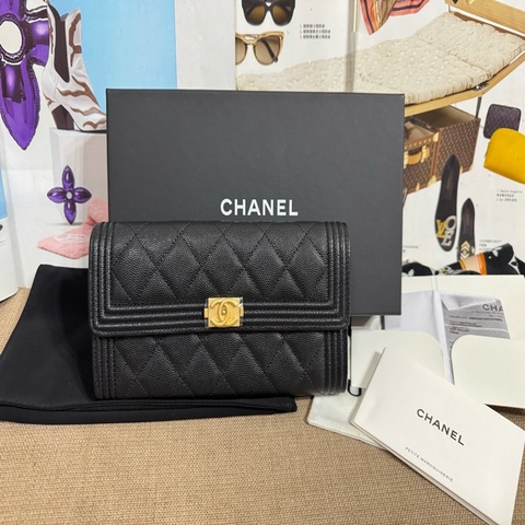 CHANEL 黑金荔枝牛皮BOY信封長夾  膜在