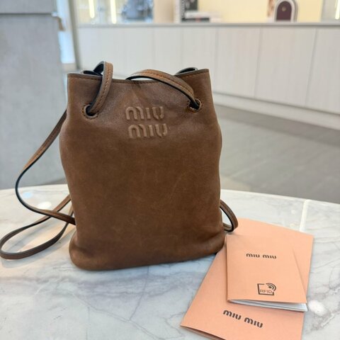 Miu Miu仿舊金棕色水桶包