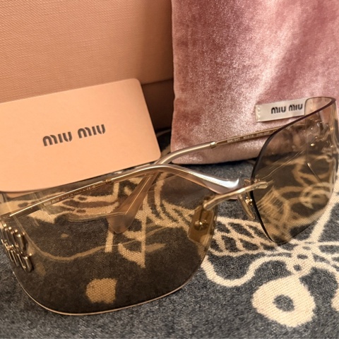 Miu Miu Aube 太陽眼鏡 張員瑛同款