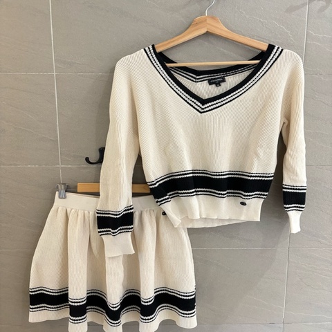 CHANEL 香奈兒 2019 黑白 Silk 絲質針織套裝 上衣＋短裙 34號