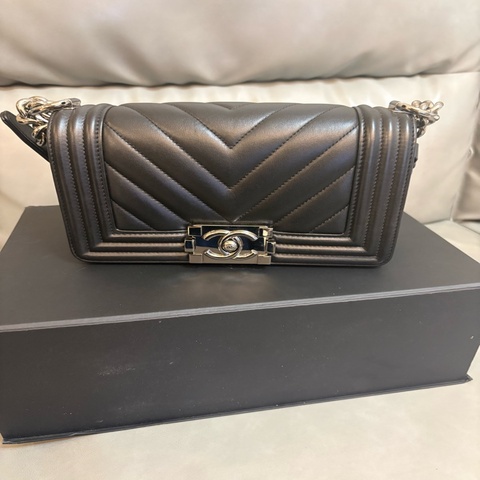 CHANEL 香奈兒 黑色 羊皮 Boy20 鍊帶 肩背包 芯片款