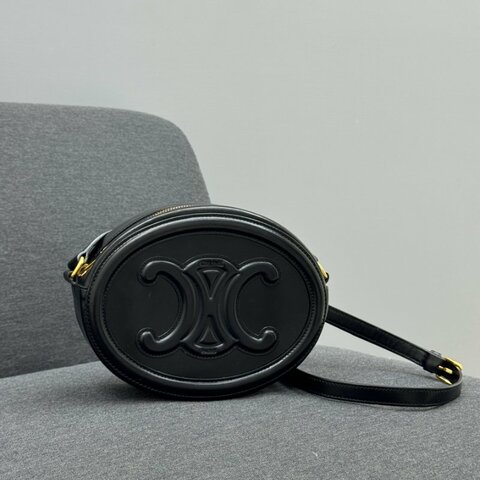 CELINE CUIR TRIOMPHE OVAL 皮革大月餅包