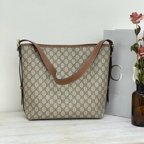 GUCCI GG Emblem系列 中號肩背包