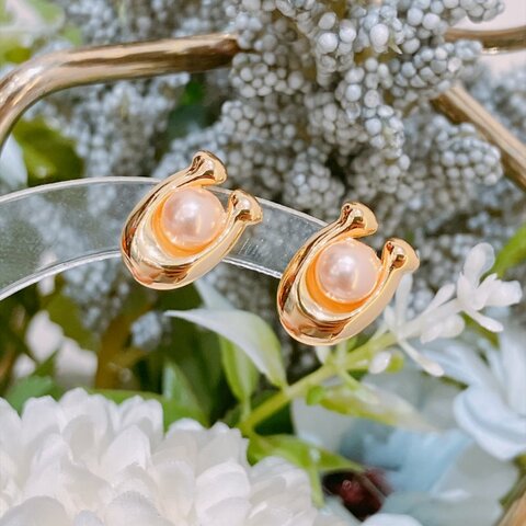 TK2160 粉珍珠 拼 金 C耳環 Coach  Gold x Pink Pearl C Signature Stud Earrings