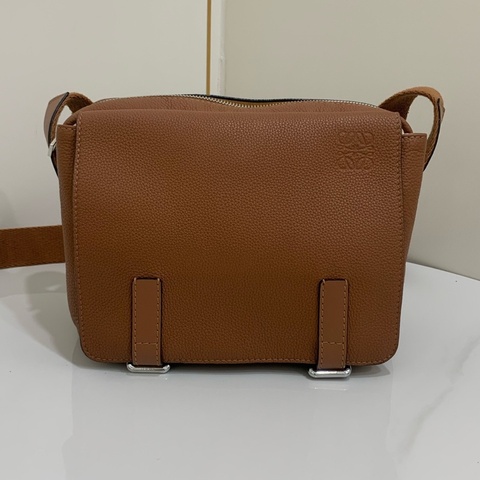 羅意威/Loewe military 焦糖色郵差 單肩斜挎包