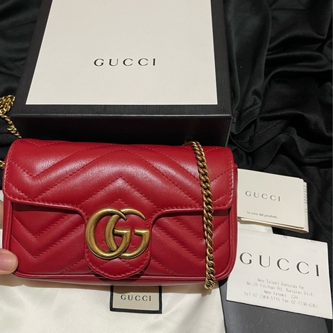 GUCCI MARMONT MINI馬夢系列金釦紅皮革側背包（16X4X9）#台灣購證