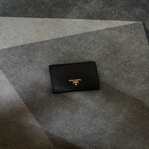 Prada三折牛皮短夾