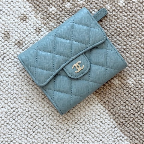 Chanel 香奈兒 嬰兒藍金扣三折錢包荔枝皮 芯片款