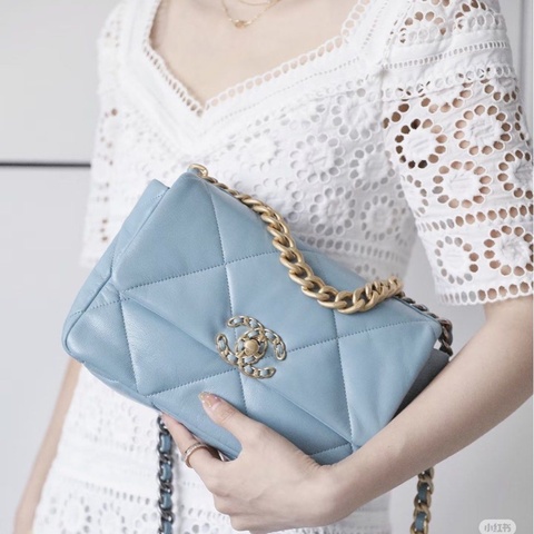 CHANEL 淺藍色金扣 19bag 小號肩背斜背包25*16*7.5 9新 配件塵袋